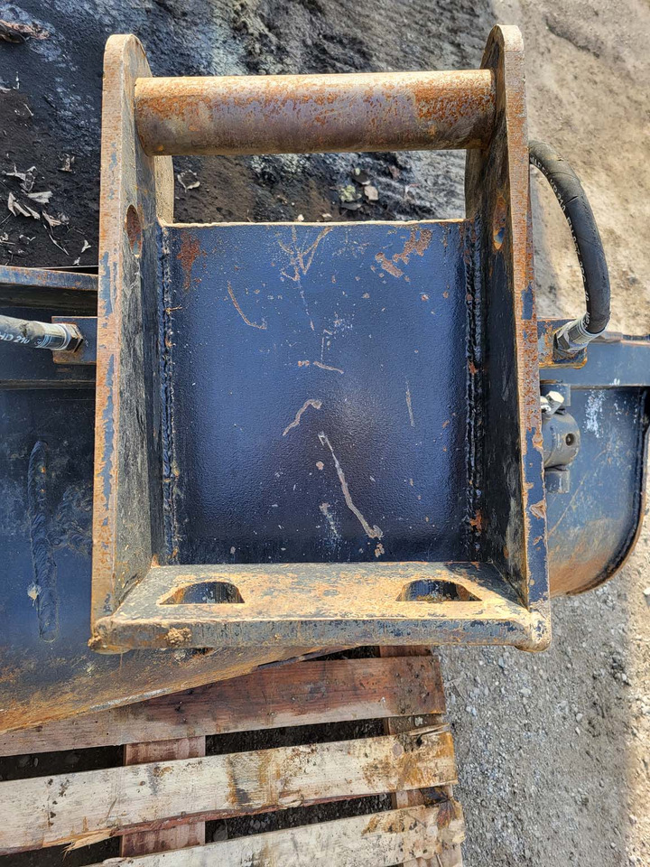 Tilting slope bucket 1800 mm - Excavator bucket: picture 3 Tilting slope bucket 1800 mm - Excavator bucket: picture 3