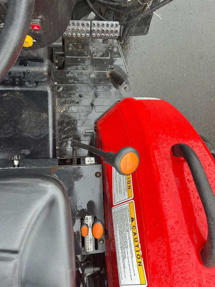 Compact tractor Branson F50RN Traktor, Frontlader, wenig Stunden, Fronthydraulik: picture 7