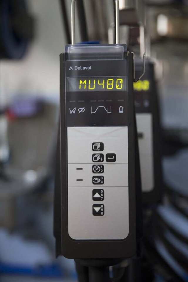 MXA0044 22 DeLaval milking unit MU486 Part No. 87979930 - Milking equipment: picture 2 MXA0044 22 DeLaval milking unit MU486 Part No. 87979930 - Milking equipment: picture 2