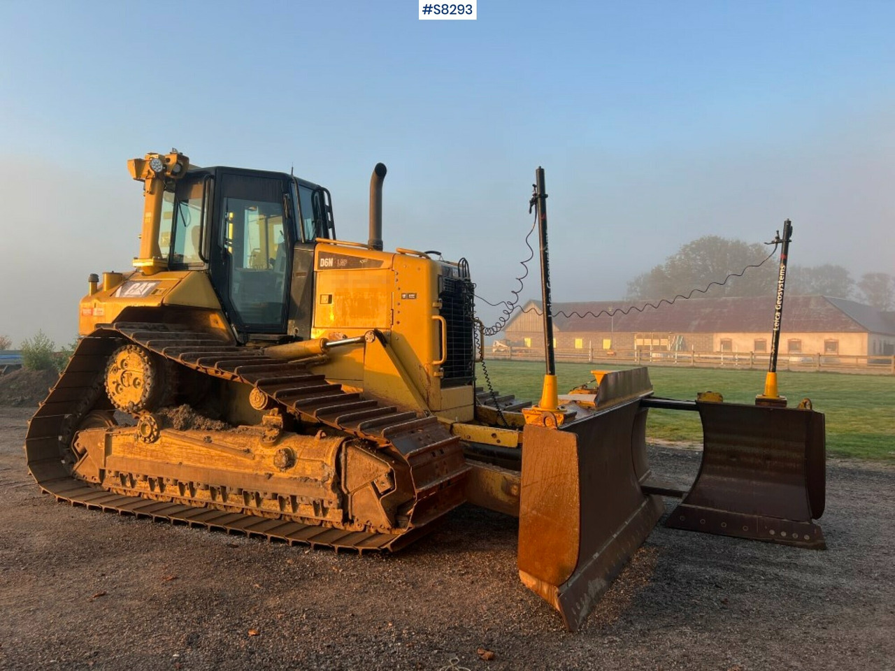 CAT CRAWLER DOZER D6N LGP with Icon gps80 Leica digging system (SEE VIDEO) - Bulldozer: picture 1 CAT CRAWLER DOZER D6N LGP with Icon gps80 Leica digging system (SEE VIDEO) - Bulldozer: picture 1
