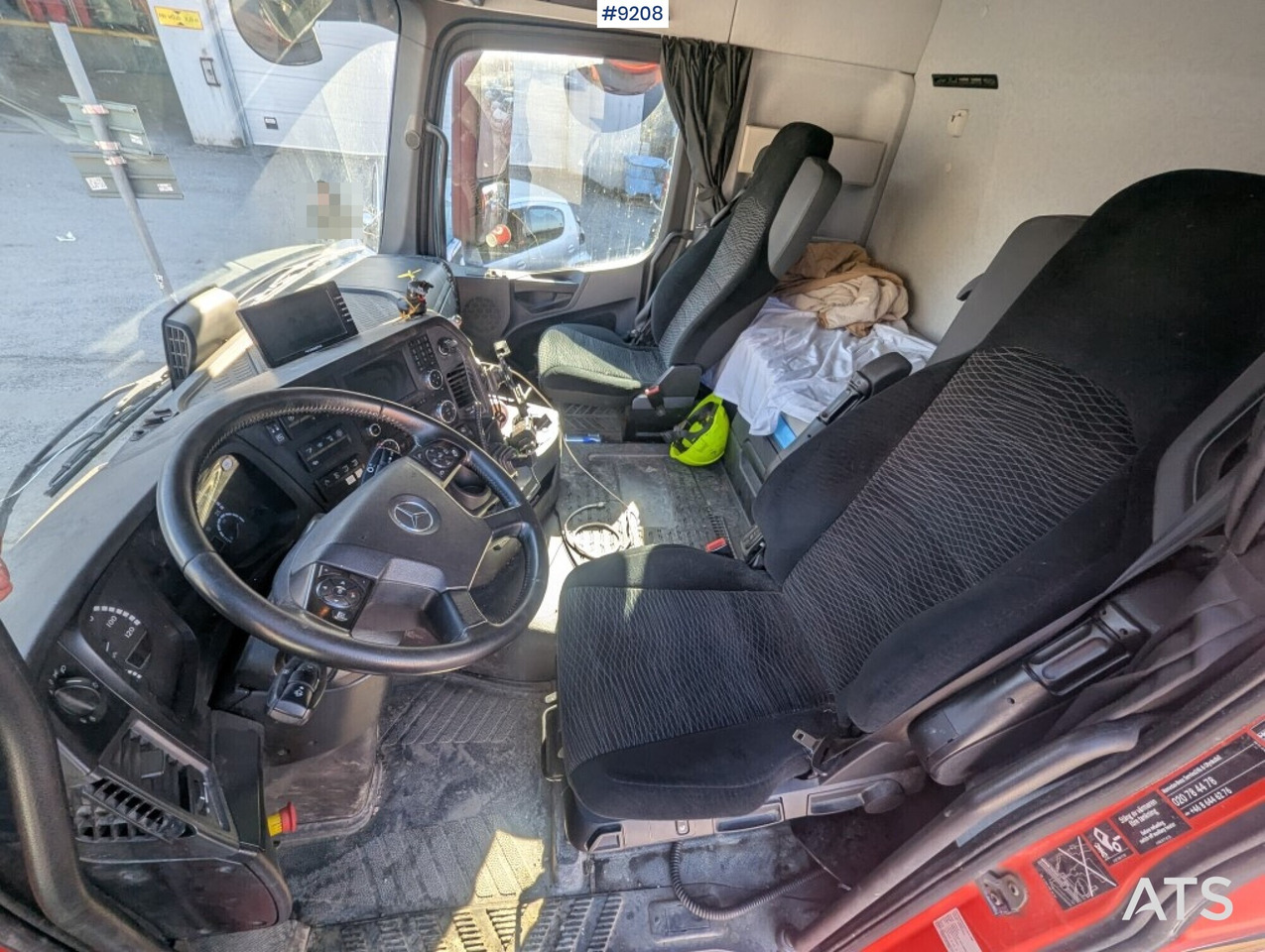 Dump / dozer truck Mercedes Benz Arocs 3251 8X4 - Tipper: picture 5 Dump / dozer truck Mercedes Benz Arocs 3251 8X4 - Tipper: picture 5