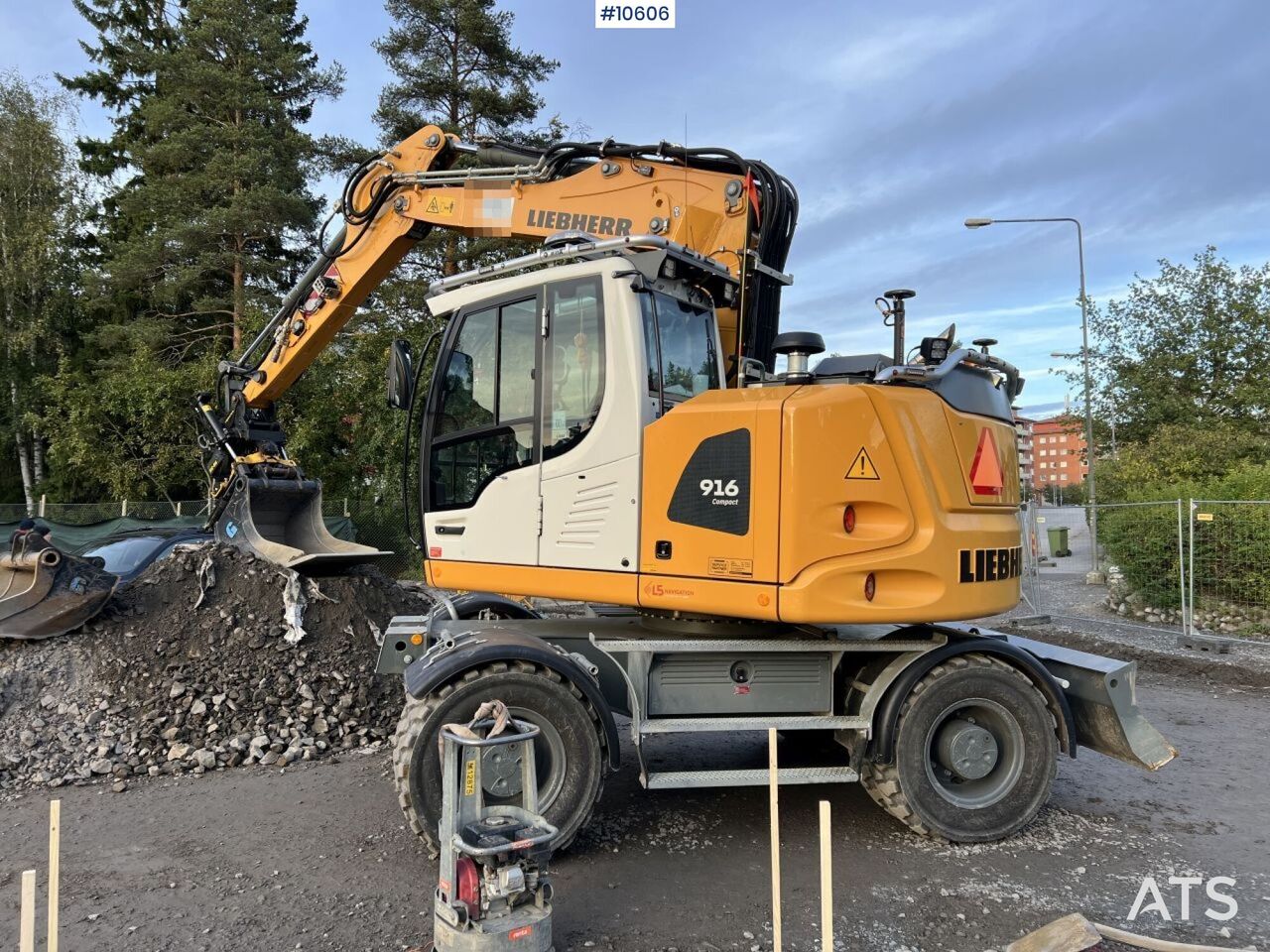 LIEBHERR A916 Wheel Excavator with Machine Control and Attachments - Wheel excavator: picture 4 LIEBHERR A916 Wheel Excavator with Machine Control and Attachments - Wheel excavator: picture 4
