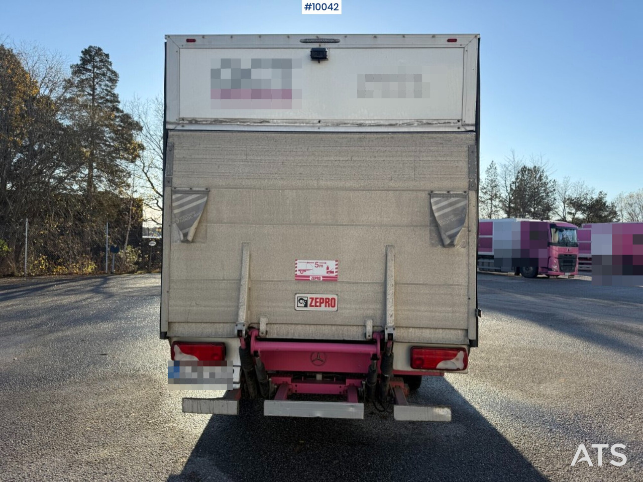 Mercedes Benz Sprinter with tail lift - Box van: picture 4 Mercedes Benz Sprinter with tail lift - Box van: picture 4