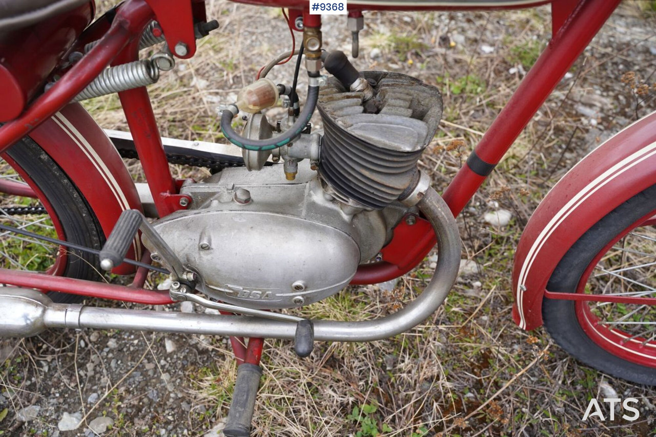 Monark Motorcycle 1952 - Motorcycle: picture 5 Monark Motorcycle 1952 - Motorcycle: picture 5