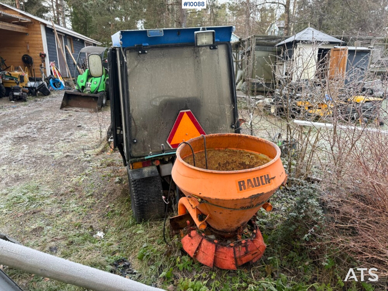 Parktraktor Iseki TX 2160 F-HST med vikplog och sandspridare (Rep.objekt) - Farm tractor: picture 4 Parktraktor Iseki TX 2160 F-HST med vikplog och sandspridare (Rep.objekt) - Farm tractor: picture 4