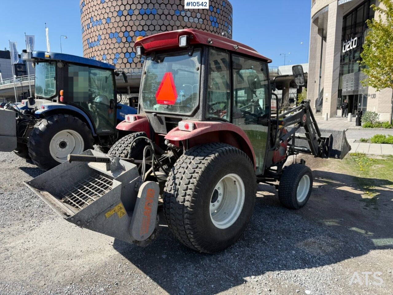 Shibaura ST450 Tractor with Front Loader, Front Lift, and Attachments (VIDEO) - Farm tractor: picture 4 Shibaura ST450 Tractor with Front Loader, Front Lift, and Attachments (VIDEO) - Farm tractor: picture 4