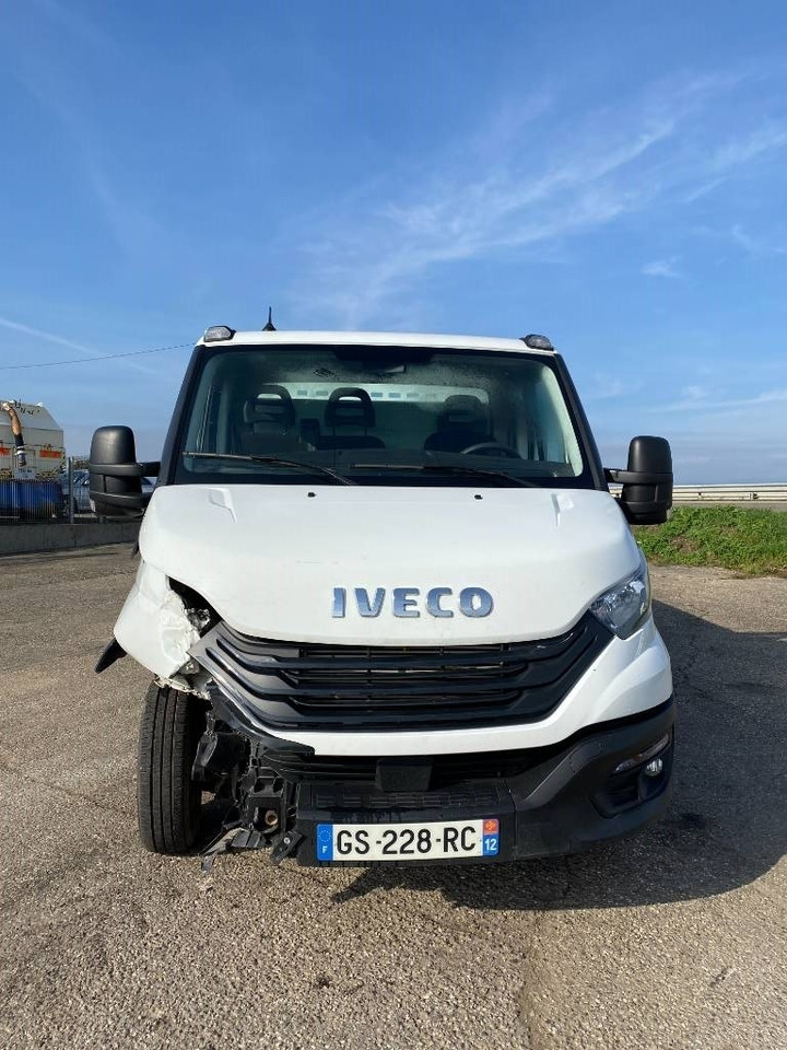 Iveco DAILY 35-180/35C18 3.0-180 M/Jet endommagé - Flatbed van: picture 2 Iveco DAILY 35-180/35C18 3.0-180 M/Jet endommagé - Flatbed van: picture 2