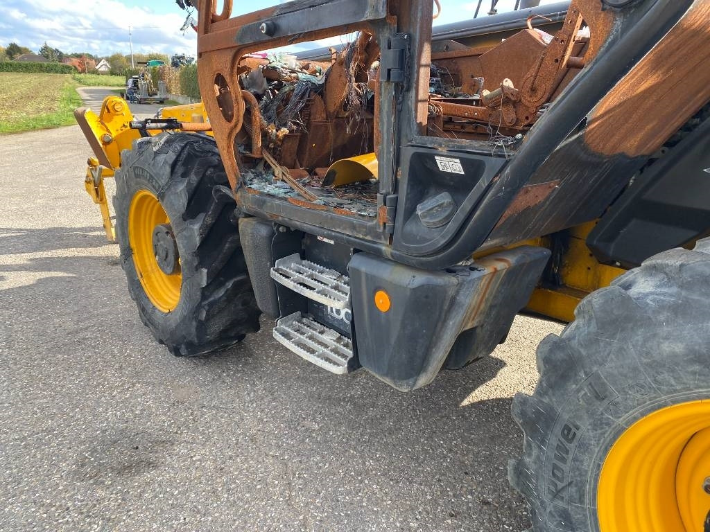 Telescopic handler JCB 540-140 -1er Main endommagé: picture 24 Telescopic handler JCB 540-140 -1er Main endommagé: picture 24