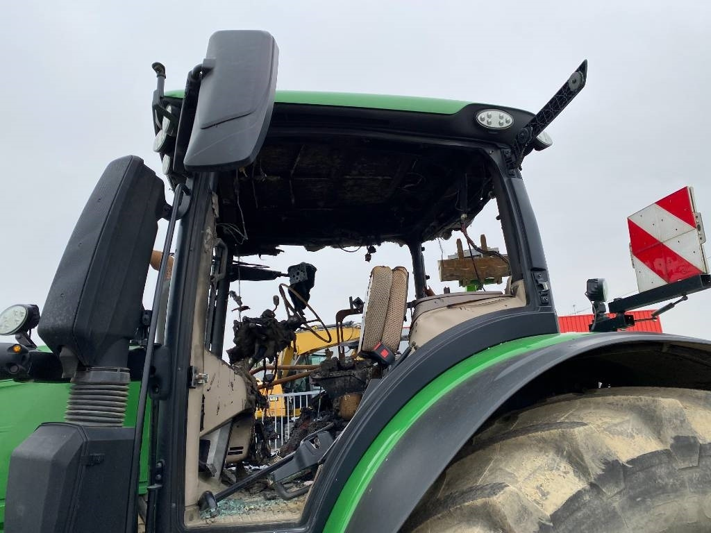 Farm tractor John Deere 6250 R / AutoPower endommagé: picture 12