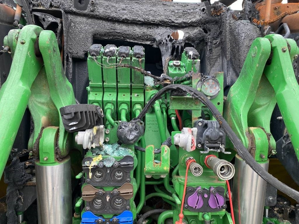 Farm tractor John Deere 6250 R / AutoPower endommagé: picture 40