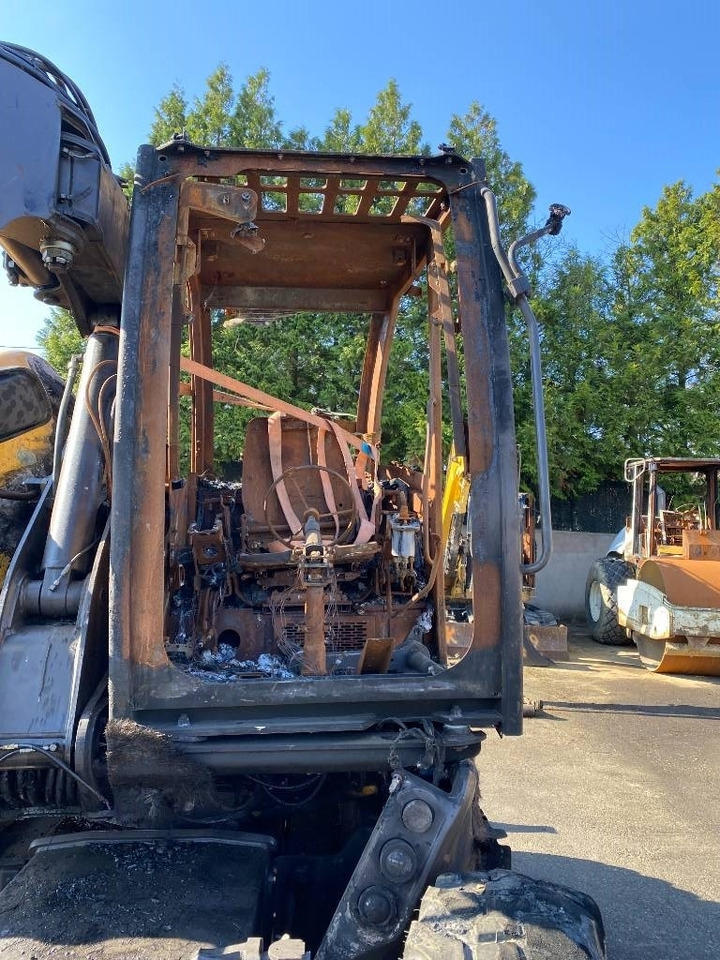 Wheel excavator Mecalac 7 MWR Origine Française endommagée: picture 16