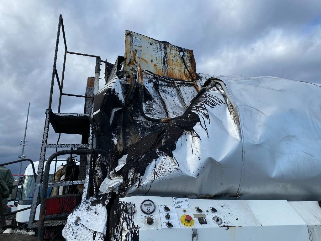 Tank truck Mercedes-Benz ACTROS Mp2 2536/6x2 BVM -ACMAR CRAON Z12341: picture 42 Tank truck Mercedes-Benz ACTROS Mp2 2536/6x2 BVM -ACMAR CRAON Z12341: picture 42