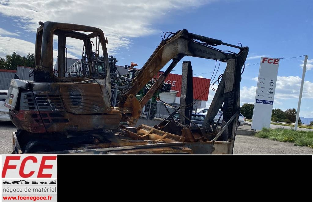 Takeuchi TB 250 + Brise roche et Godets endommagée  - Mini excavator: picture 1 Takeuchi TB 250 + Brise roche et Godets endommagée  - Mini excavator: picture 1
