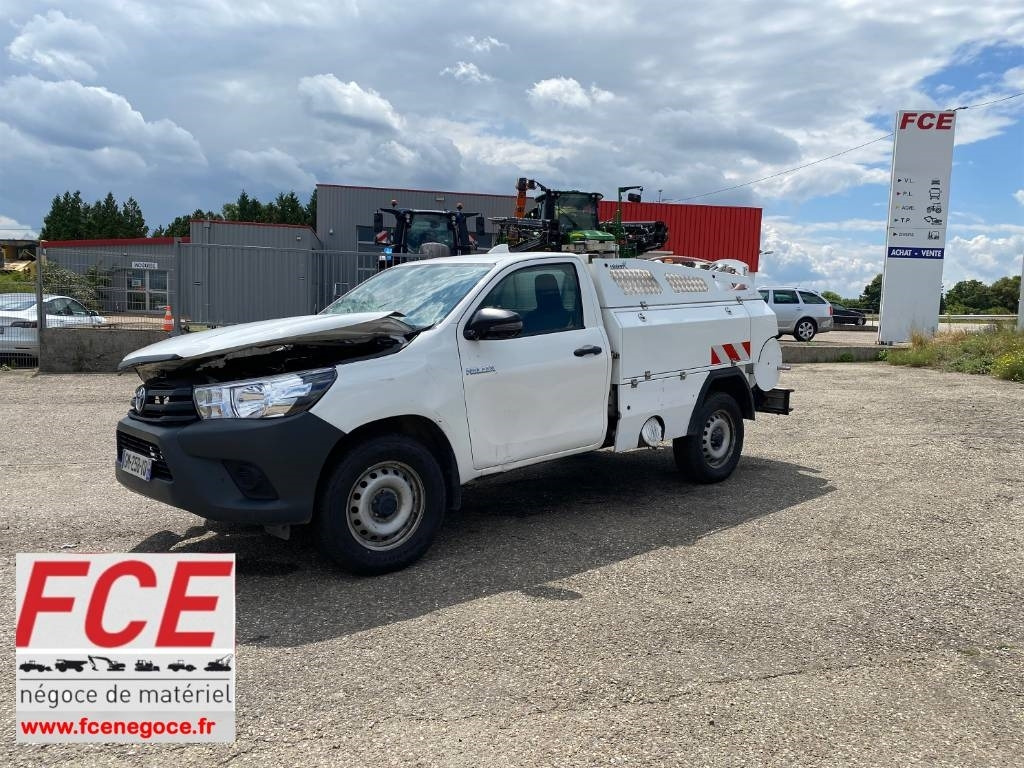 Toyota HILUX 2.4 D4D /MINIMAX COMBINE LONGWAY endommagé - Vacuum truck: picture 1 Toyota HILUX 2.4 D4D /MINIMAX COMBINE LONGWAY endommagé - Vacuum truck: picture 1