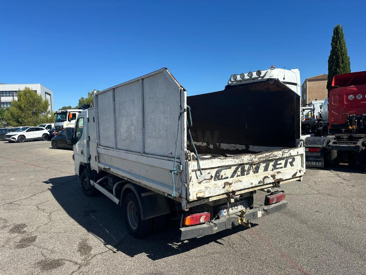 Mitsubishi Canter 35C13 - Tipper van: picture 4 Mitsubishi Canter 35C13 - Tipper van: picture 4