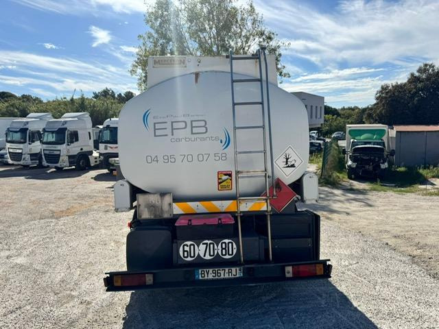 Renault MIDLUM 210 CITERNE MERCERON 11000 L 4 COMPARTIMENTS - Tank truck: picture 3 Renault MIDLUM 210 CITERNE MERCERON 11000 L 4 COMPARTIMENTS - Tank truck: picture 3