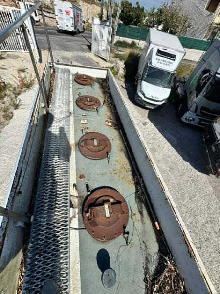 Renault MIDLUM 210 CITERNE MERCERON 11000 L 4 COMPARTIMENTS - Tank truck: picture 4 Renault MIDLUM 210 CITERNE MERCERON 11000 L 4 COMPARTIMENTS - Tank truck: picture 4