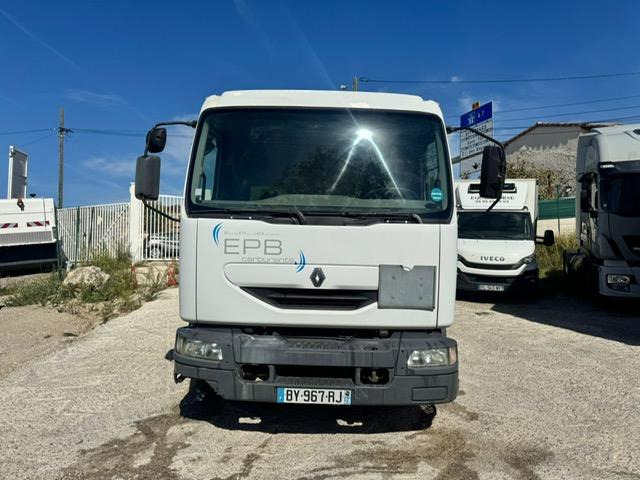Renault MIDLUM 210 CITERNE MERCERON 11000 L 4 COMPARTIMENTS - Tank truck: picture 5 Renault MIDLUM 210 CITERNE MERCERON 11000 L 4 COMPARTIMENTS - Tank truck: picture 5