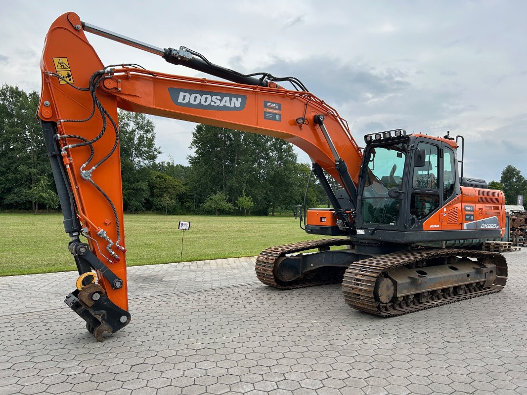 Doosan DX225LC-5 - Crawler excavator: picture 1 Doosan DX225LC-5 - Crawler excavator: picture 1