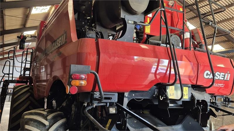Case IH Axial Flow 6140 25 fod 3050 skærebord - Combine harvester: picture 5 Case IH Axial Flow 6140 25 fod 3050 skærebord - Combine harvester: picture 5