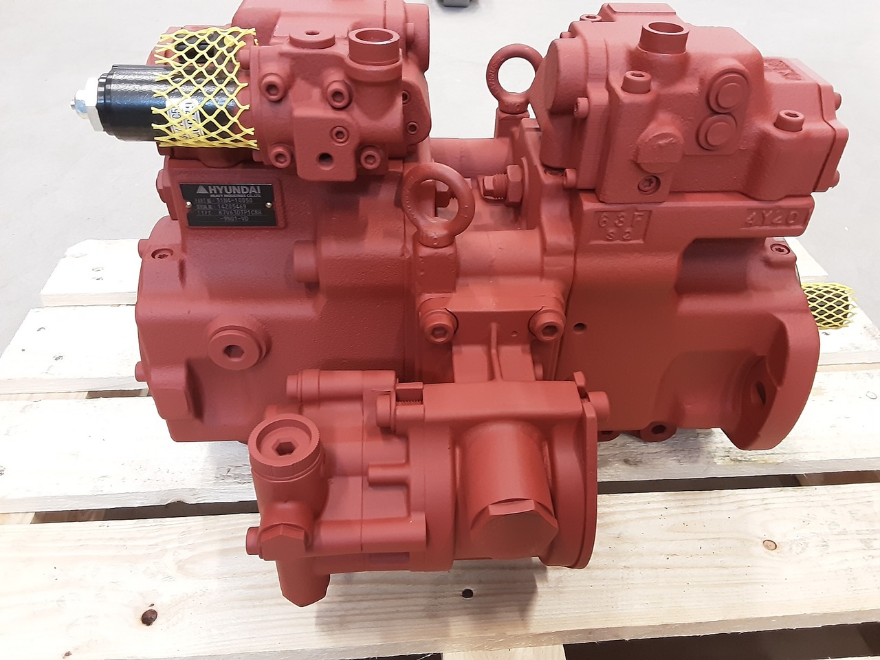 Hyundai K7V63DTP1C8R-9N01-VD - Hydraulic pump for Crawler loader: picture 3 Hyundai K7V63DTP1C8R-9N01-VD - Hydraulic pump for Crawler loader: picture 3