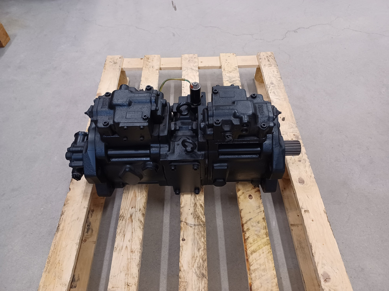 Kawasaki K5V140DTP1D9R-9N01 - Hydraulic pump for Crawler excavator: picture 3 Kawasaki K5V140DTP1D9R-9N01 - Hydraulic pump for Crawler excavator: picture 3