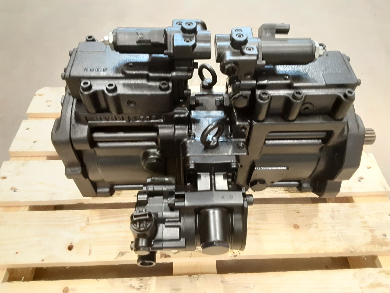 Kawasaki YY10V00001F6 - Hydraulic pump for Crawler excavator: picture 3 Kawasaki YY10V00001F6 - Hydraulic pump for Crawler excavator: picture 3