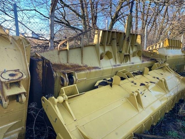 CAT D 8 U-blade - Blade for Construction machinery: picture 1 CAT D 8 U-blade - Blade for Construction machinery: picture 1