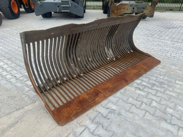 Volvo Puinriek 2700mm Breed L60 L70 L90 L110 - Sorting bucket: picture 3 Volvo Puinriek 2700mm Breed L60 L70 L90 L110 - Sorting bucket: picture 3