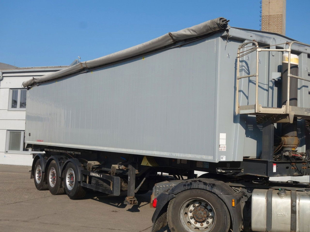 Schwarzmüller Alu Kipper, 50 cm3, Rollplane, Liftachse, SAF - Tipper semi-trailer: picture 3 Schwarzmüller Alu Kipper, 50 cm3, Rollplane, Liftachse, SAF - Tipper semi-trailer: picture 3