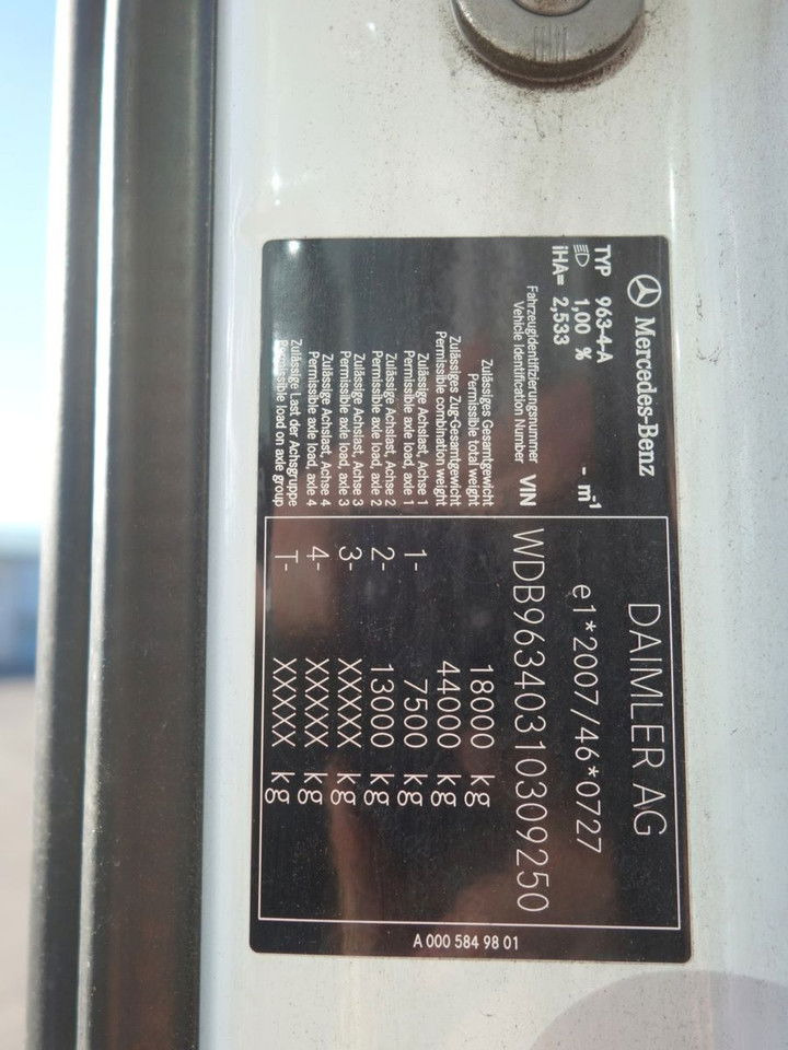 Tractor unit Mercedes-Benz Actros 1848 Giga Space, Standard: picture 10