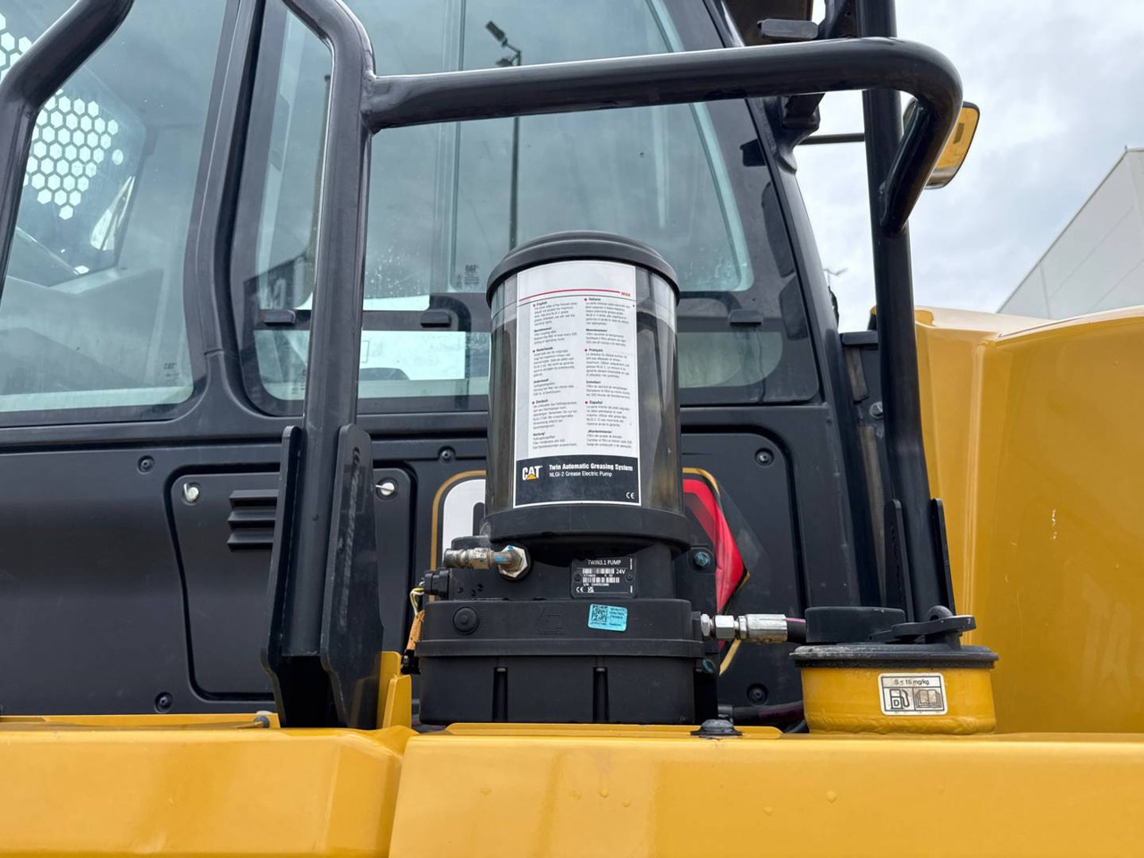 Articulated dumper CAT 730: picture 16