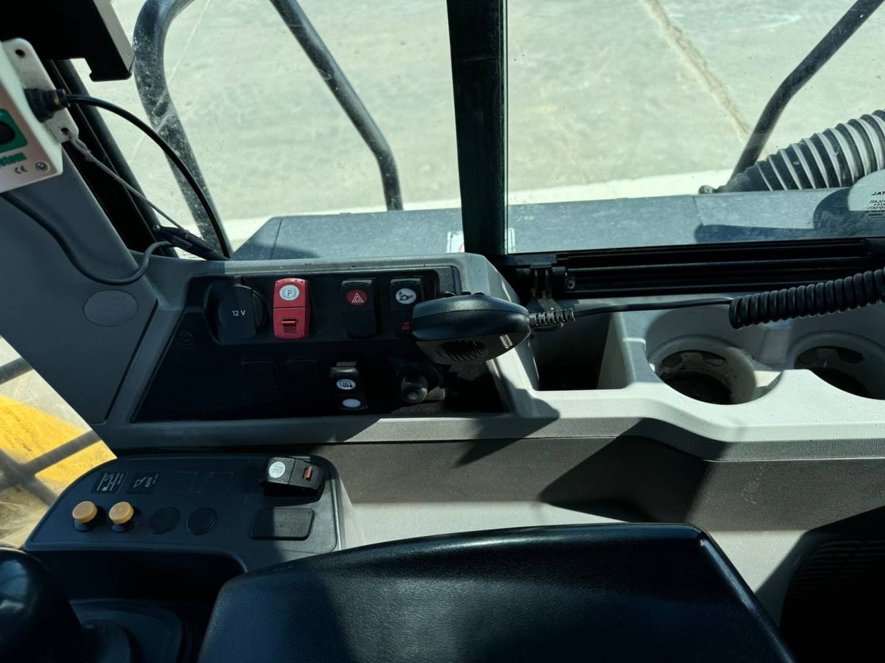 Wheel loader CAT 962M: picture 32