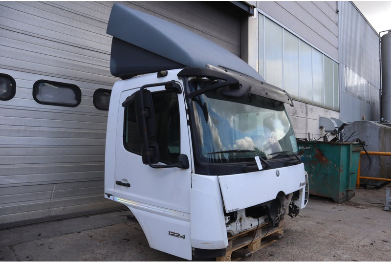 Mercedes-Benz ATEGO MP4 6CYL - Cab and interior for Truck: picture 3 Mercedes-Benz ATEGO MP4 6CYL - Cab and interior for Truck: picture 3