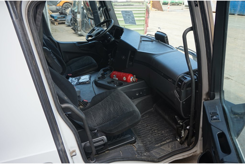 Mercedes-Benz L-STREAMSPACE 2.3MM 320 TUNNEL - Cab and interior for Truck: picture 5 Mercedes-Benz L-STREAMSPACE 2.3MM 320 TUNNEL - Cab and interior for Truck: picture 5