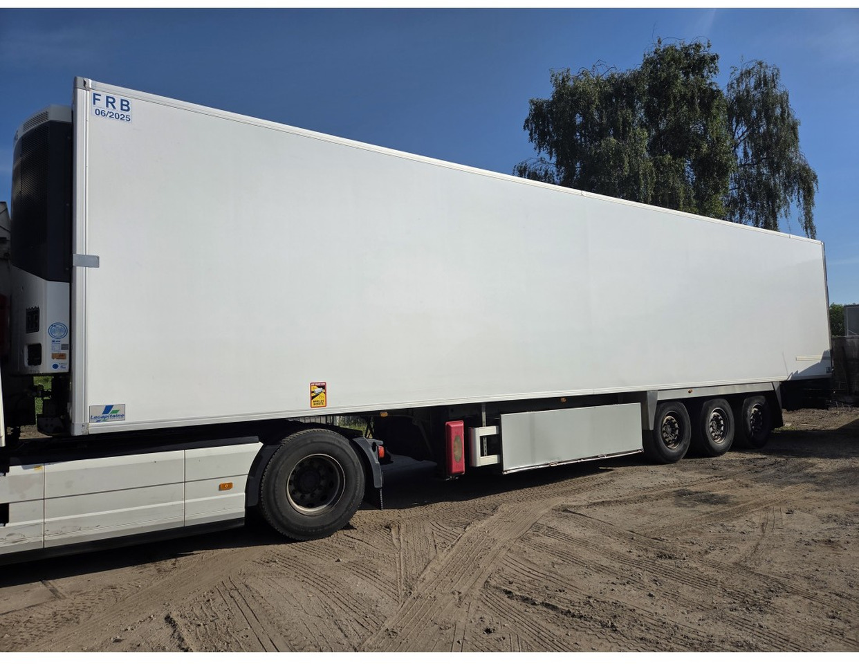 FRUHEAUF FST4 REFRIGERATED SEMITRAILER 3 AXLE MEAT RAILS THERMOKING SLX E 300 30 - Refrigerator semi-trailer: picture 1 FRUHEAUF FST4 REFRIGERATED SEMITRAILER 3 AXLE MEAT RAILS THERMOKING SLX E 300 30 - Refrigerator semi-trailer: picture 1