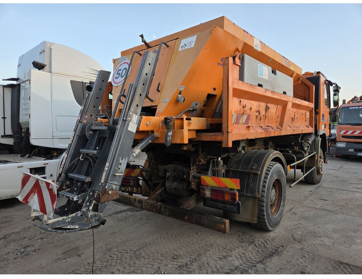 MERCEDES ACTROS 1836 4X4 TIPPER possible to buy with salt spreader - Tipper: picture 2 MERCEDES ACTROS 1836 4X4 TIPPER possible to buy with salt spreader - Tipper: picture 2