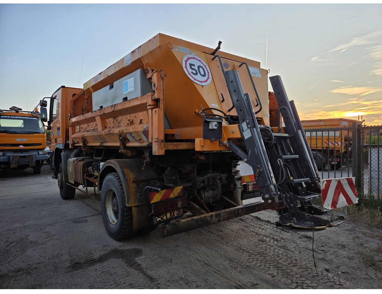 MERCEDES ACTROS 1836 4X4 TIPPER possible to buy with salt spreader - Tipper: picture 4 MERCEDES ACTROS 1836 4X4 TIPPER possible to buy with salt spreader - Tipper: picture 4