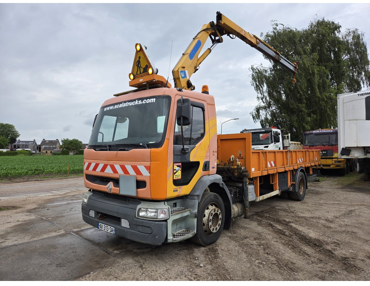 Renault Premium 300 MECHANICAL PUMP OPEN BOX COMPRESSOR CRANE EFFER 140/2S - Dropside/ Flatbed truck, Crane truck: picture 1 Renault Premium 300 MECHANICAL PUMP OPEN BOX COMPRESSOR CRANE EFFER 140/2S - Dropside/ Flatbed truck, Crane truck: picture 1
