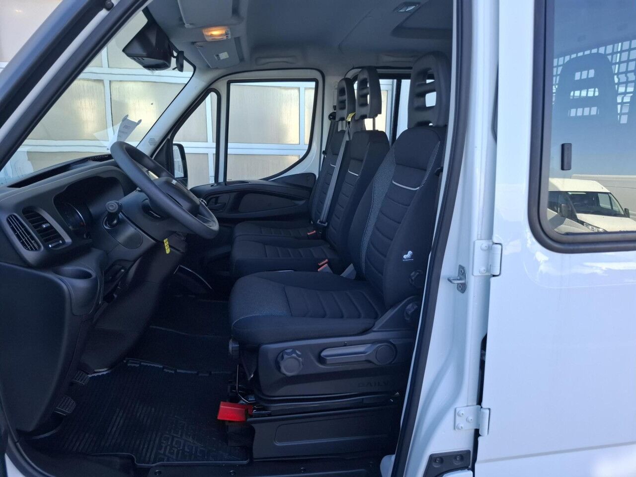 IVECO Daily 35S14D - Panel van: picture 5 IVECO Daily 35S14D - Panel van: picture 5