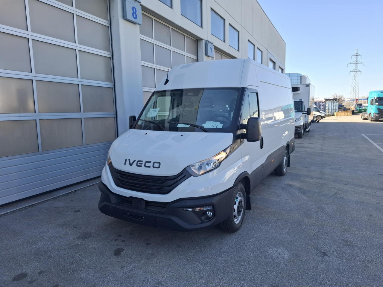 IVECO Daily 35S14V - Passenger van: picture 1 IVECO Daily 35S14V - Passenger van: picture 1
