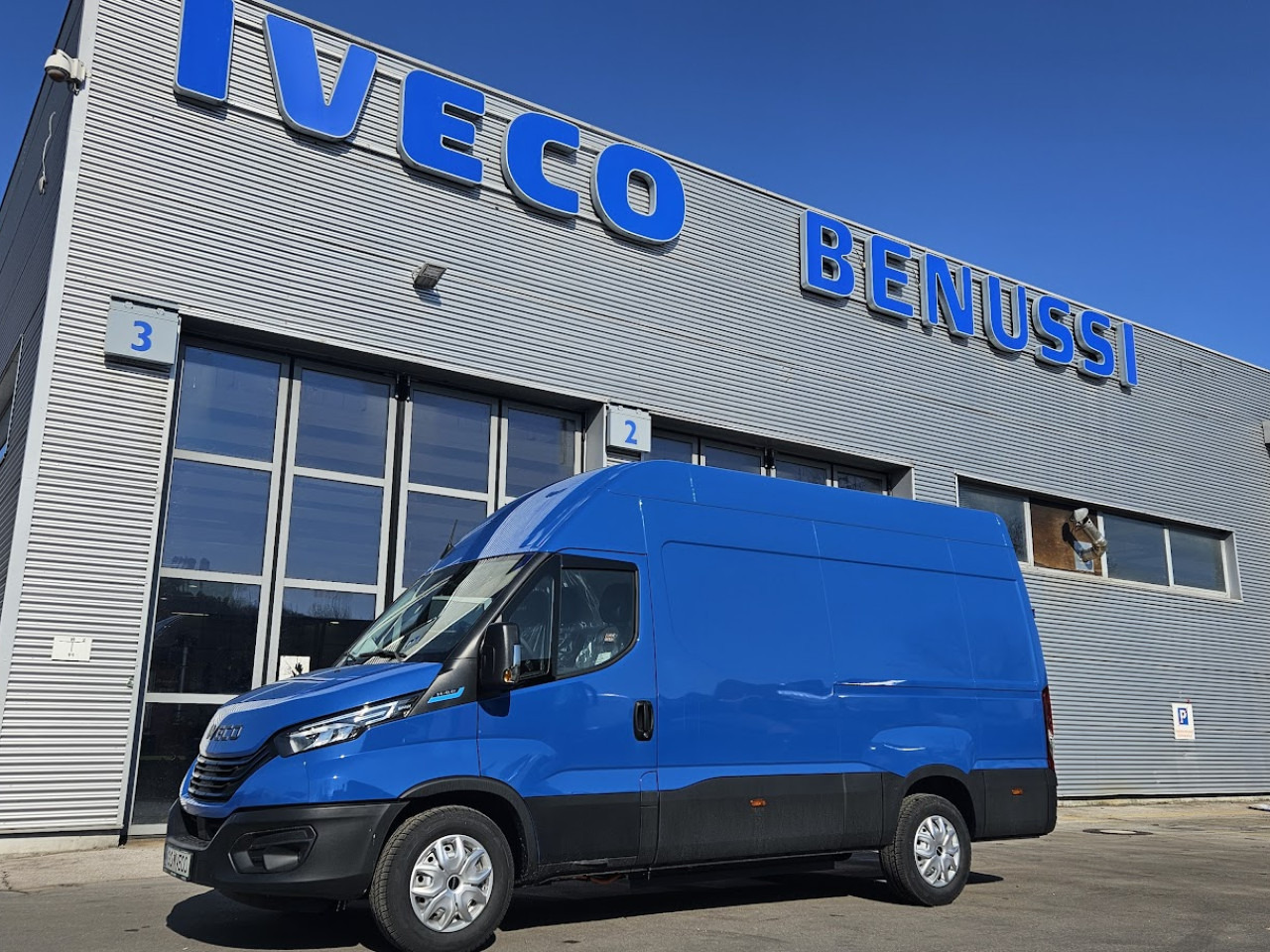 IVECO Daily ELEKTRIČNI 35 C 18H - Passenger van, Electric van: picture 1 IVECO Daily ELEKTRIČNI 35 C 18H - Passenger van, Electric van: picture 1