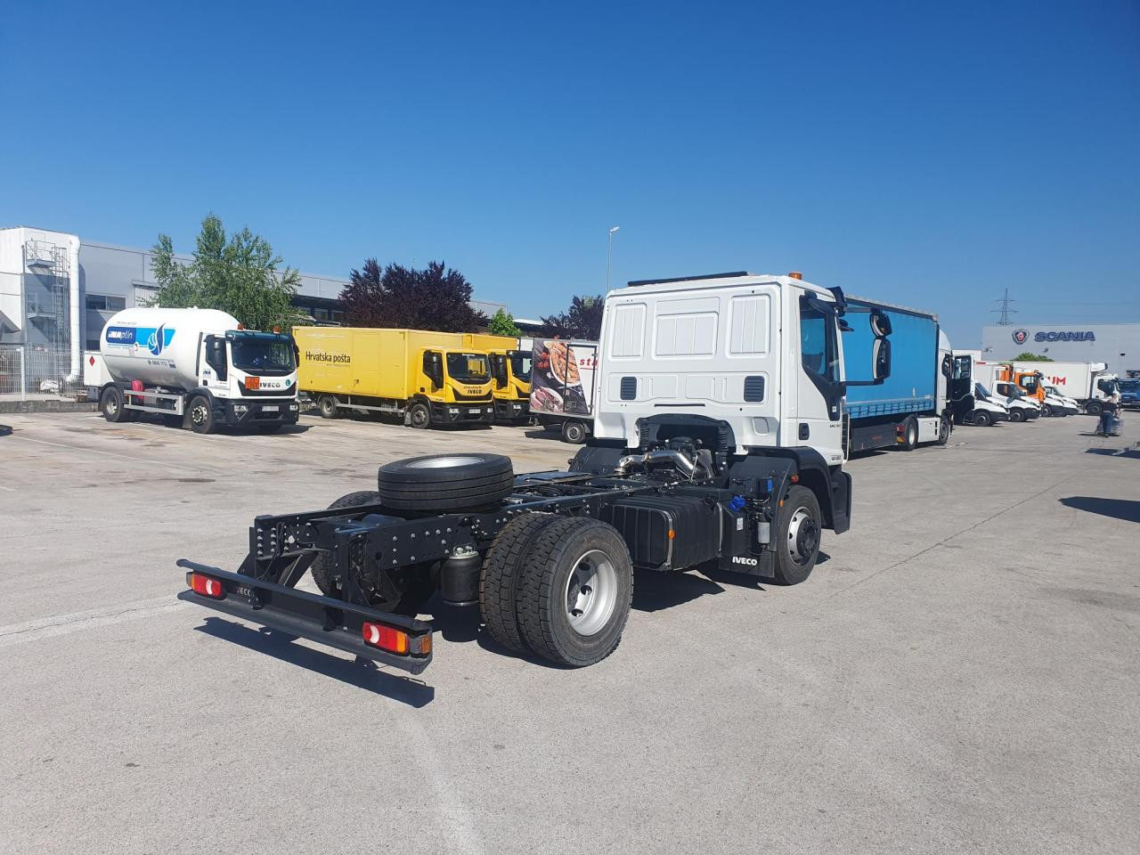 IVECO Eurocargo ML140E25/P - Cab chassis truck: picture 4 IVECO Eurocargo ML140E25/P - Cab chassis truck: picture 4