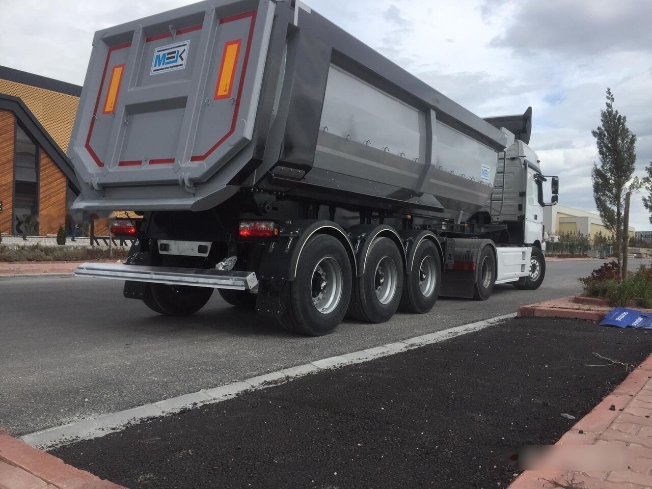 Scorpion Trailer SCORPION TRAILER NEW 3 AXLE TIPPER SEMI TRAILER (MANUFACTURER COMPANY) - Tipper semi-trailer: picture 2 Scorpion Trailer SCORPION TRAILER NEW 3 AXLE TIPPER SEMI TRAILER (MANUFACTURER COMPANY) - Tipper semi-trailer: picture 2