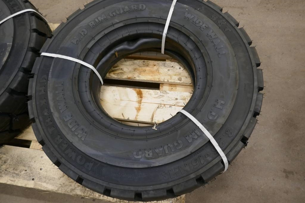 BKT 8.25-15 14 - Tire for Construction machinery: picture 2 BKT 8.25-15 14 - Tire for Construction machinery: picture 2