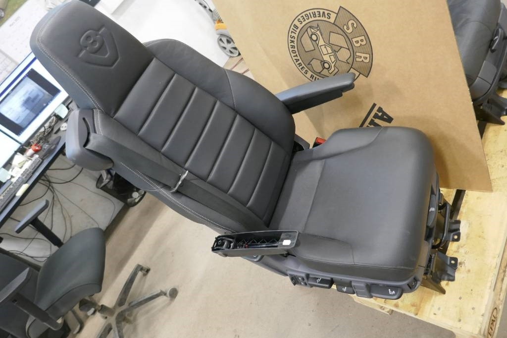 Scania V8 passagerarstol - Cab for Truck: picture 5 Scania V8 passagerarstol - Cab for Truck: picture 5