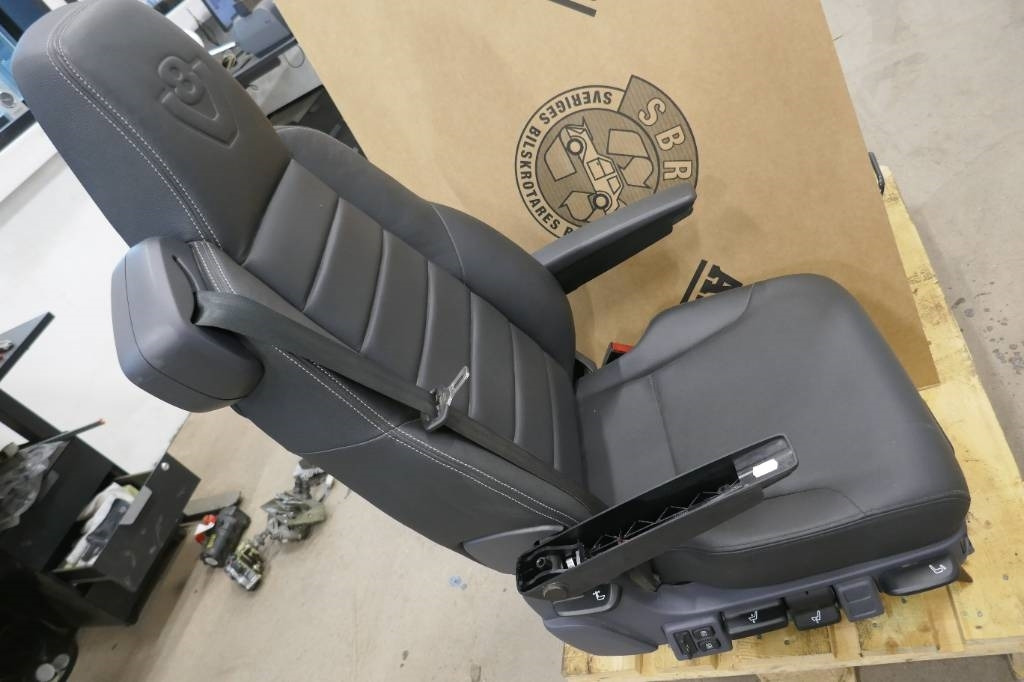 Scania V8 passagerarstol - Cab for Truck: picture 1 Scania V8 passagerarstol - Cab for Truck: picture 1