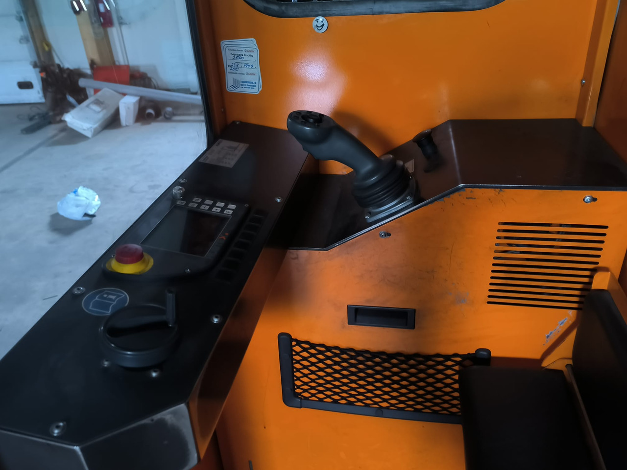 HUBTEX MSU 30 - 4-way reach truck: picture 2 HUBTEX MSU 30 - 4-way reach truck: picture 2