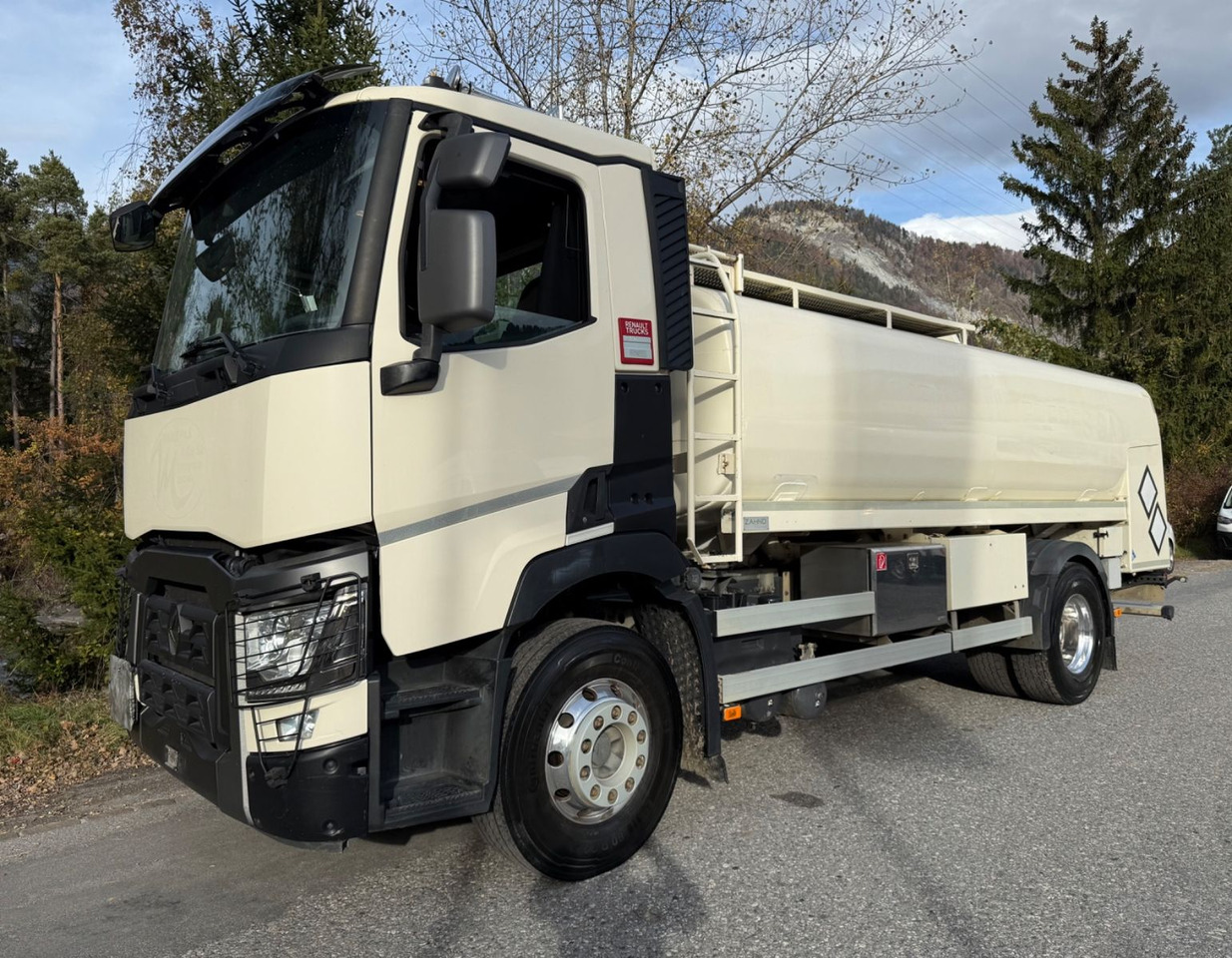 Renault C460 4x2, Euro 6,ADR,Diesel Benzin,Rohr Anhaeger Renault C460 4x2, Euro 6c, ADR, Diesel Benzin - Tank truck: picture 1 Renault C460 4x2, Euro 6,ADR,Diesel Benzin,Rohr Anhaeger Renault C460 4x2, Euro 6c, ADR, Diesel Benzin - Tank truck: picture 1