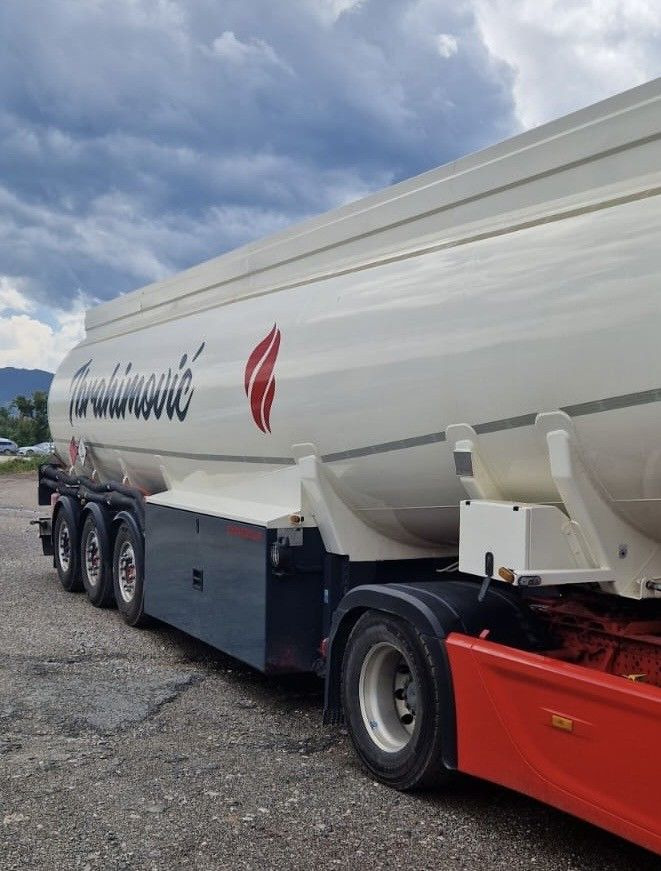 Schwarzmüller ADR, Diesel/Benzin Treibstoff, oben/unten, 3Kamm - Tank semi-trailer: picture 5 Schwarzmüller ADR, Diesel/Benzin Treibstoff, oben/unten, 3Kamm - Tank semi-trailer: picture 5
